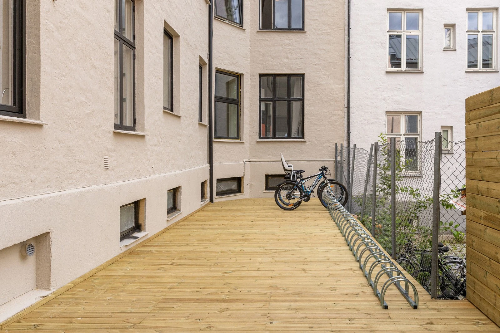 Waldemar Thranes gate 57 — Liten bakgård etter rehabilitering.